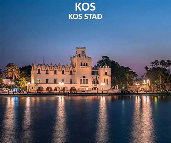 Kos Stad – verlicht gebouw aan de haven