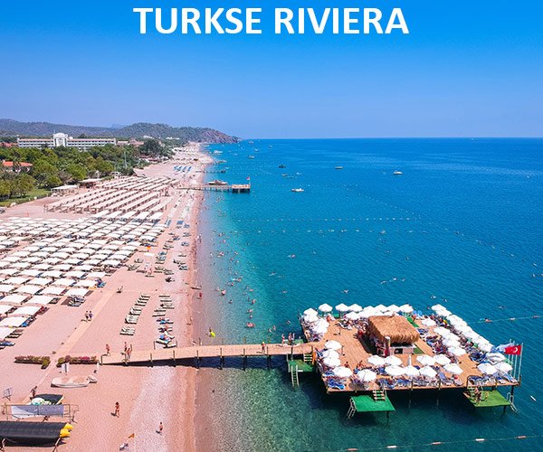 Turkse Riviera – breed strand met parasols en pier